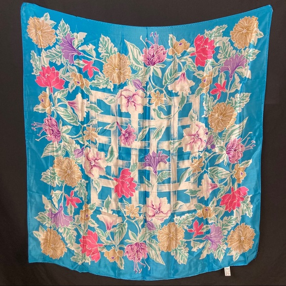 Oscar de la renta floral on lattice printed silk square scarf - Picture 6 of 10